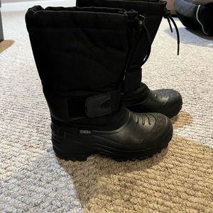 Boys Tundra snow boots, size 2